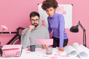 Diferenças entre contratar freelancer e agência para criar um site